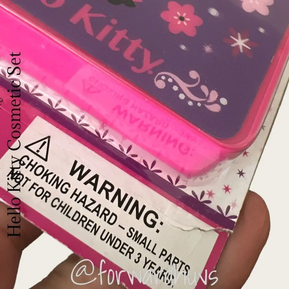 Hello Kitty Lip Balm Four Pack with Cosmetic Case - Cardboard Damaged